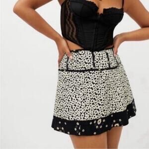 Urban Outfitters Daisy Floral Print Wrap Skirt Size M